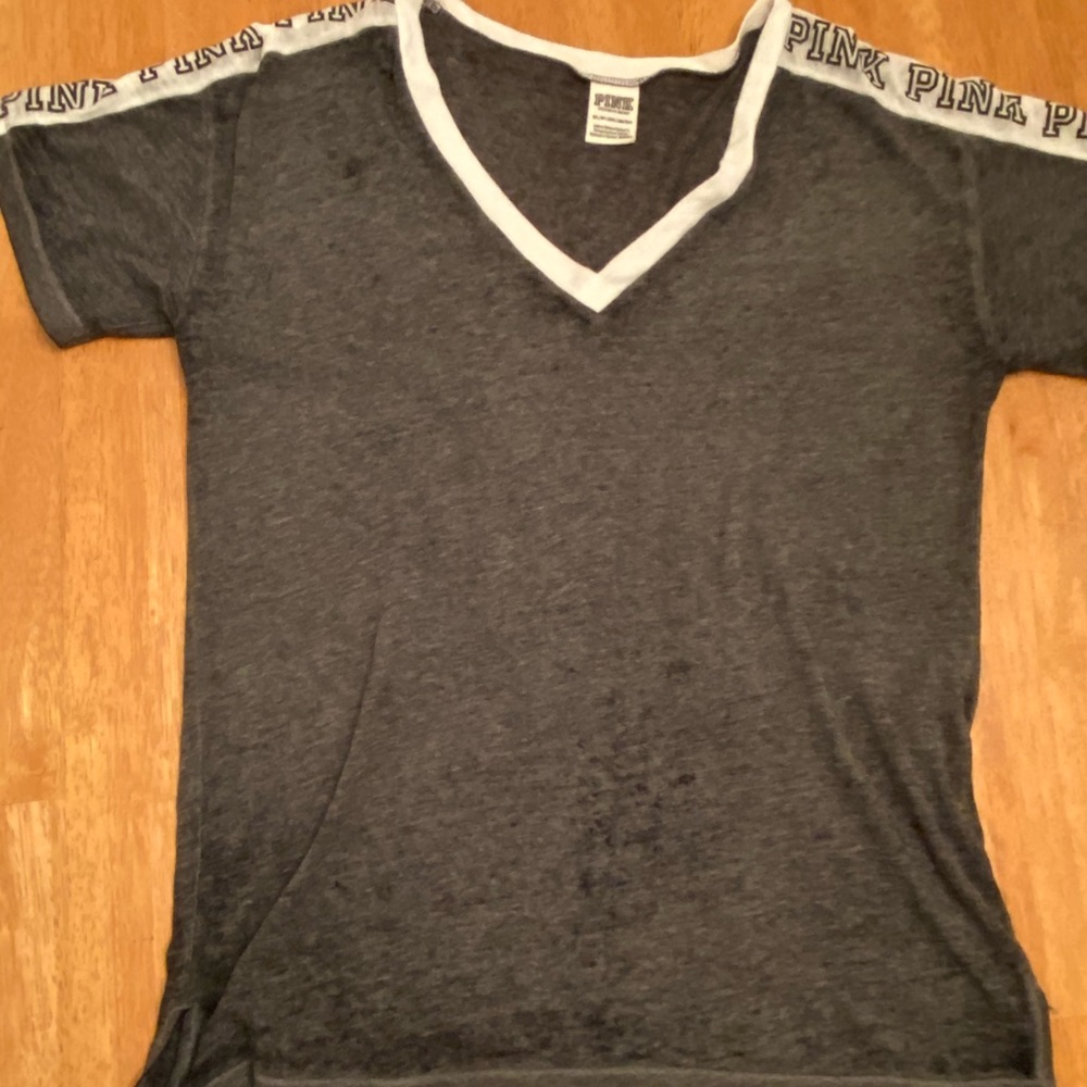 Pink vneck short sleeve top with logo nice  XS